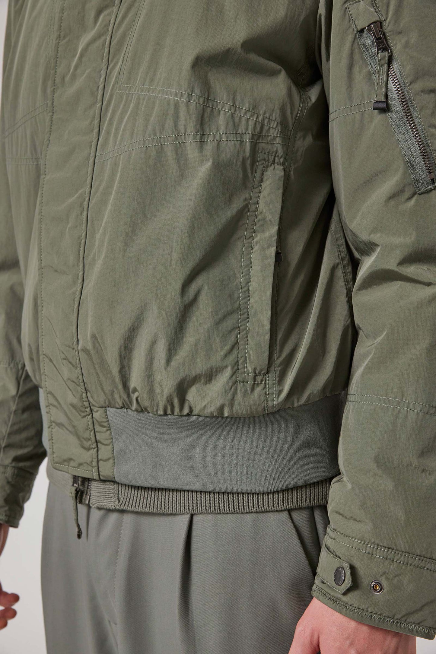 LEANDER - HOODED BOMBER