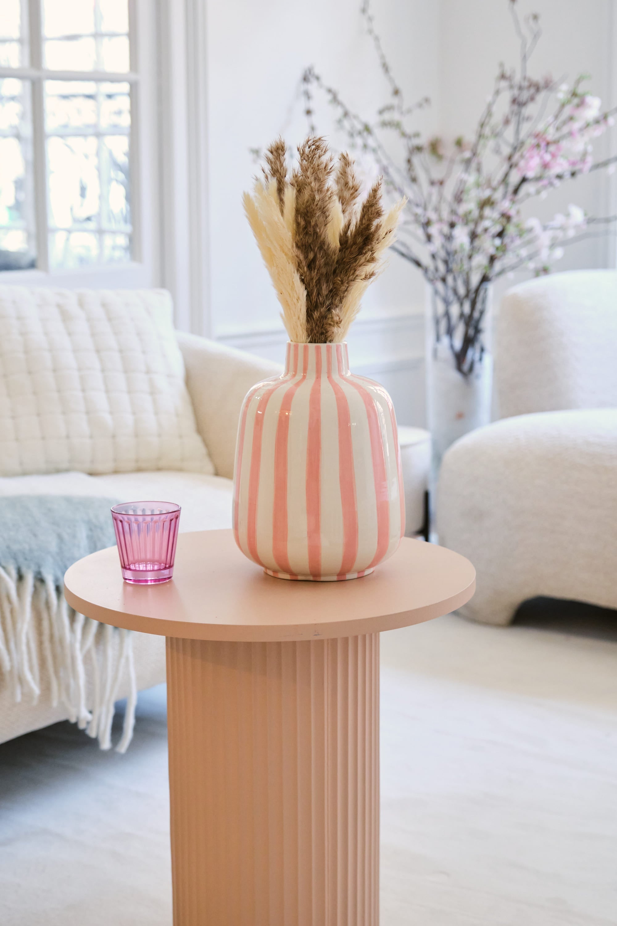 Milan – Vase décoratif rayé rose en céramique