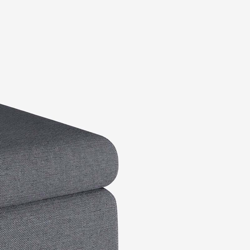 Banquette-coffre gris foncé en bois, métal et tissu