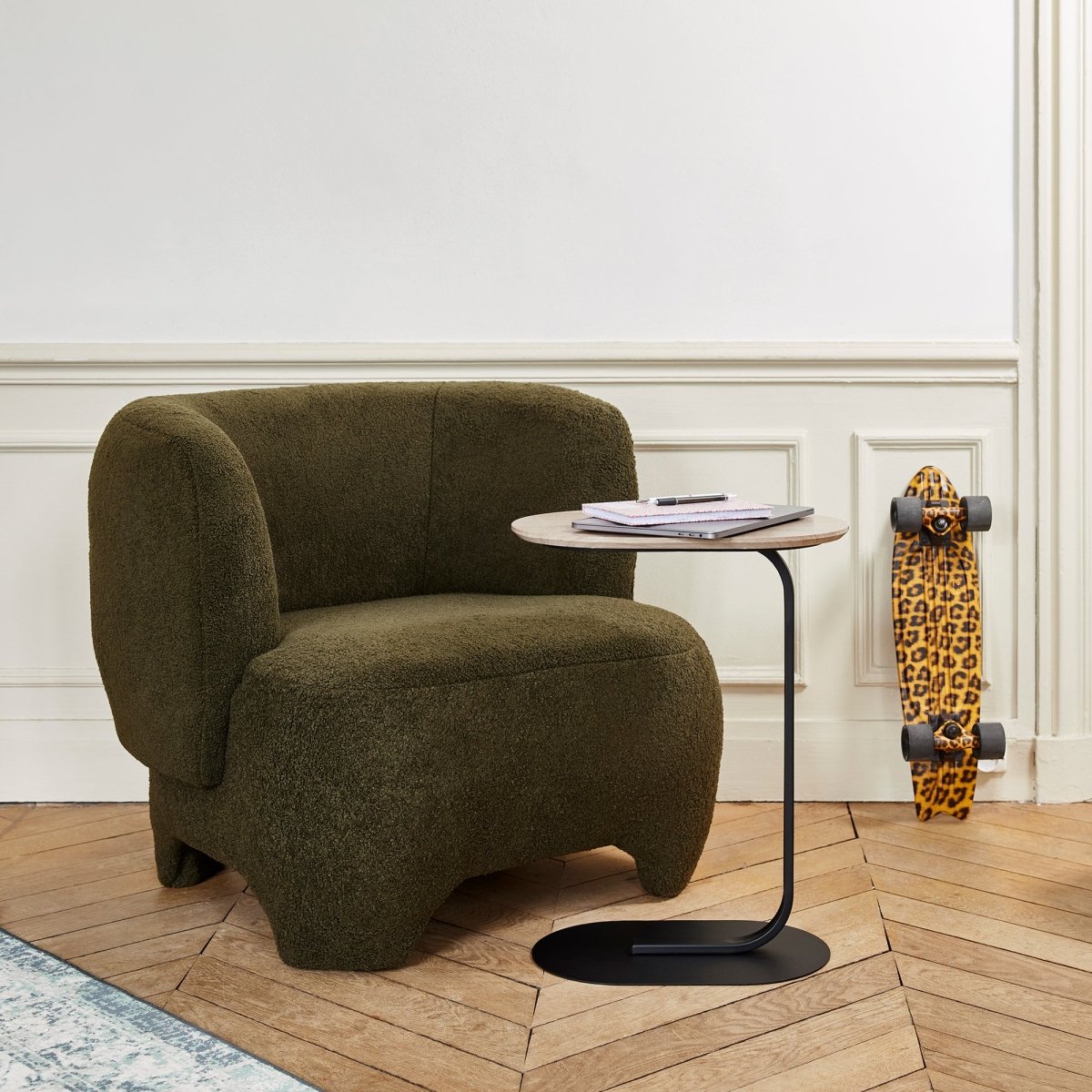 Fauteuil en laine bouclée vert kaki