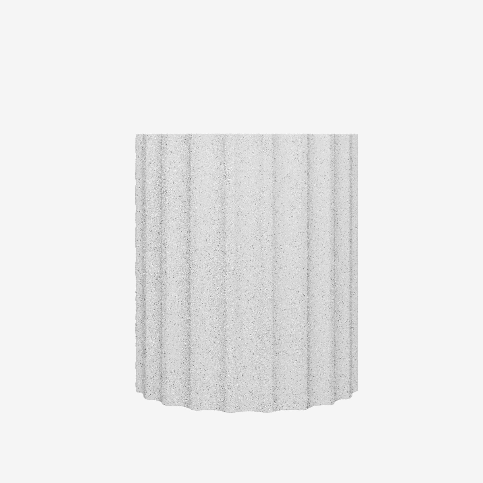Eglantine – Table d’appoint blanche mouchetée en magnésie